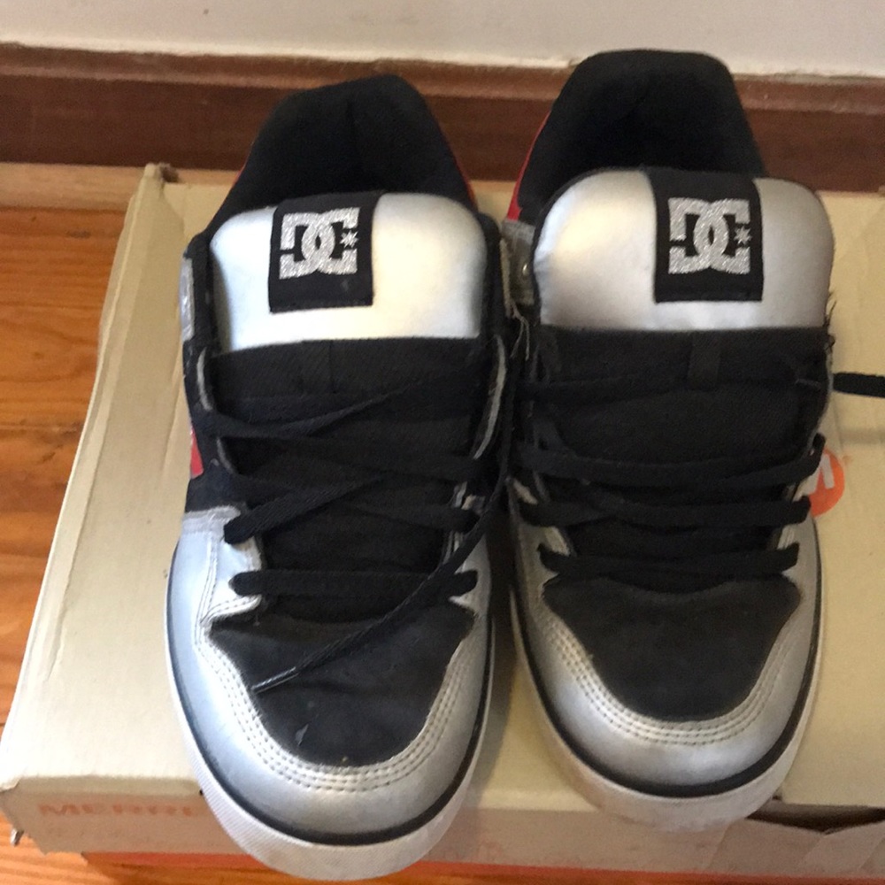 Vintage DC skating sneakers
